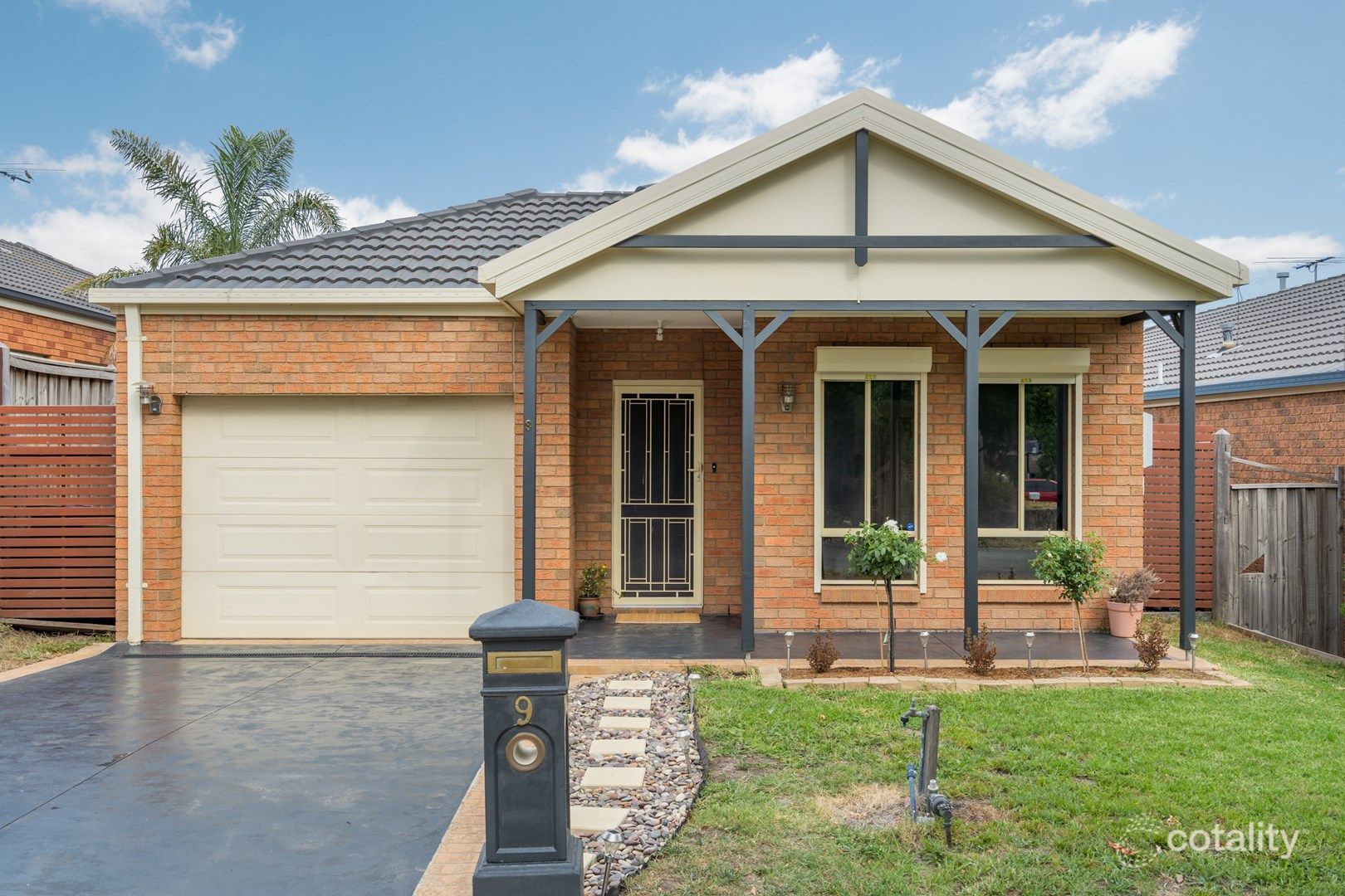 9 Hoxton Cres, Craigieburn, VIC 3064