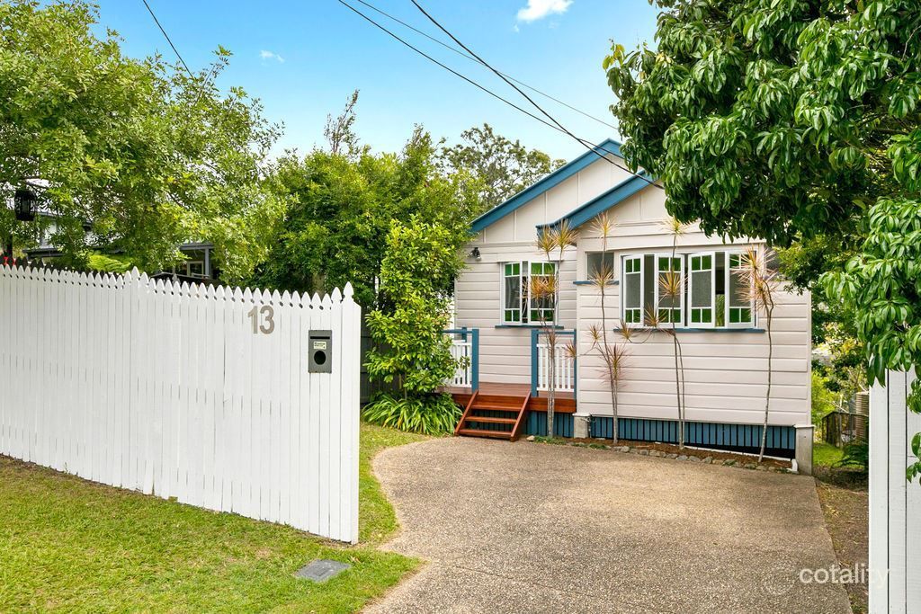 13 Hall Ave, Norman Park, QLD 4170