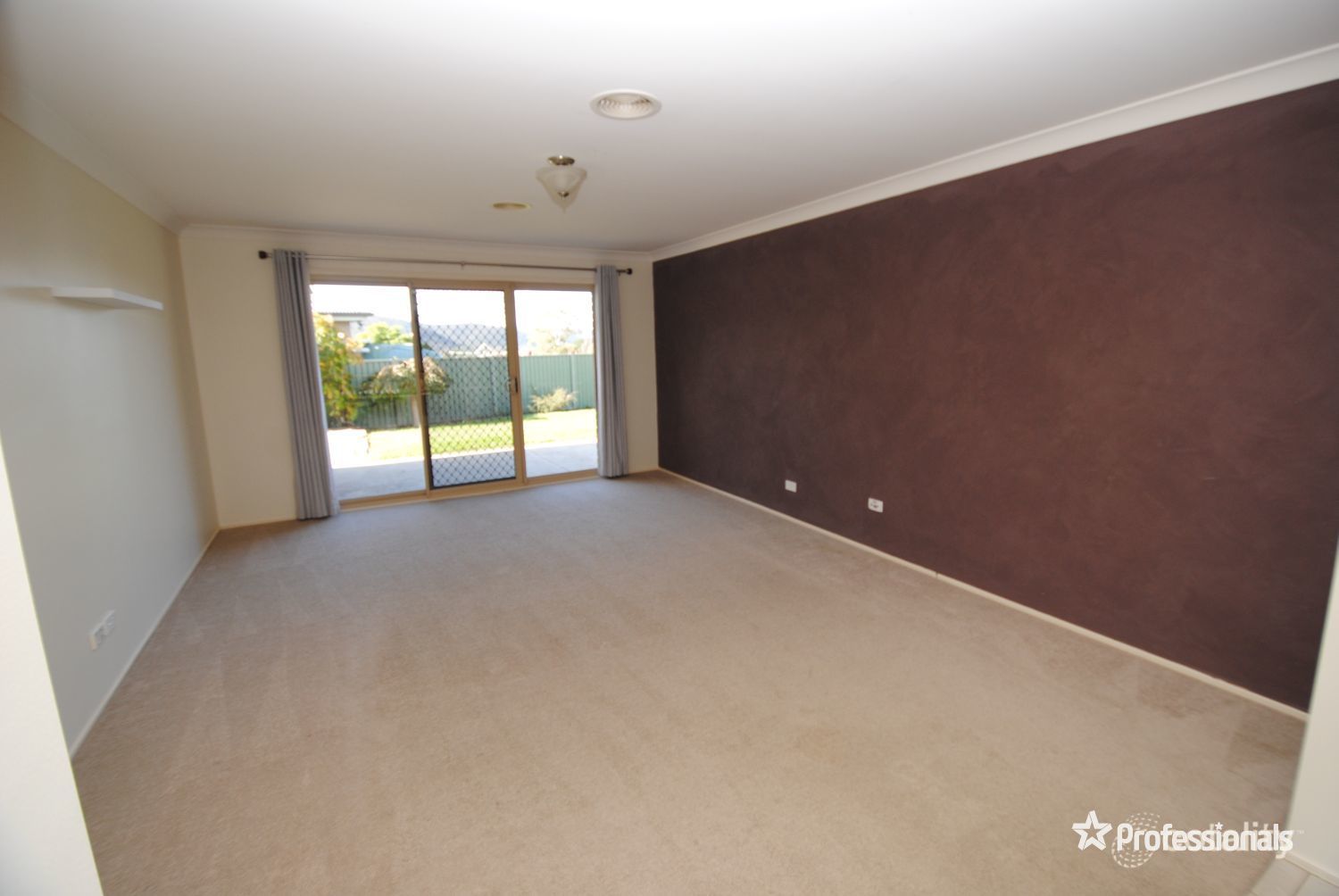 18 Robertson St, Bowenfels, NSW 2790