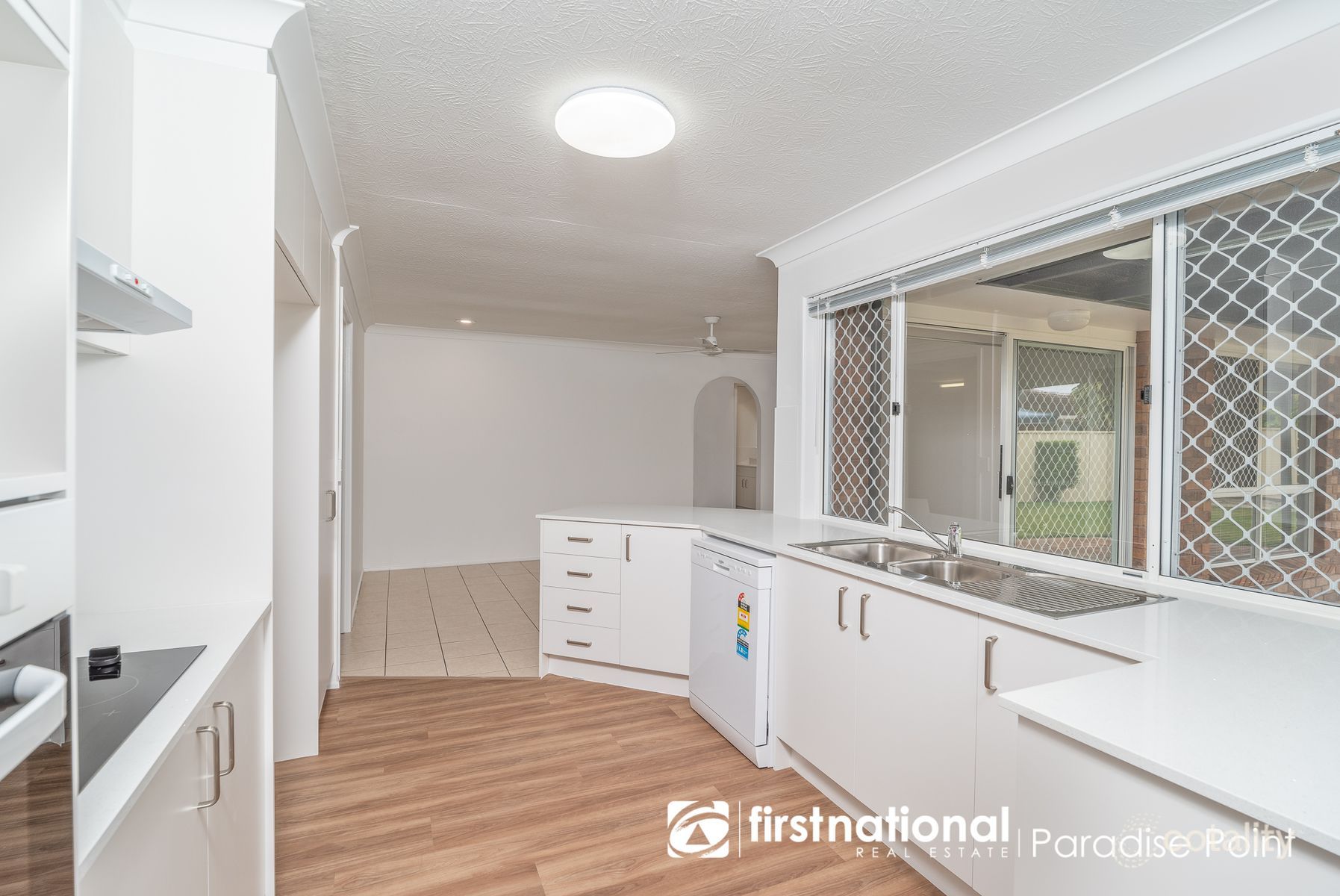 9 Sundown Dr, Paradise Point, QLD 4216