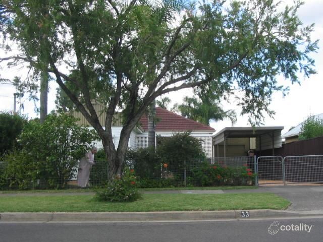 33 Singleton Ave, East Hills, NSW 2213