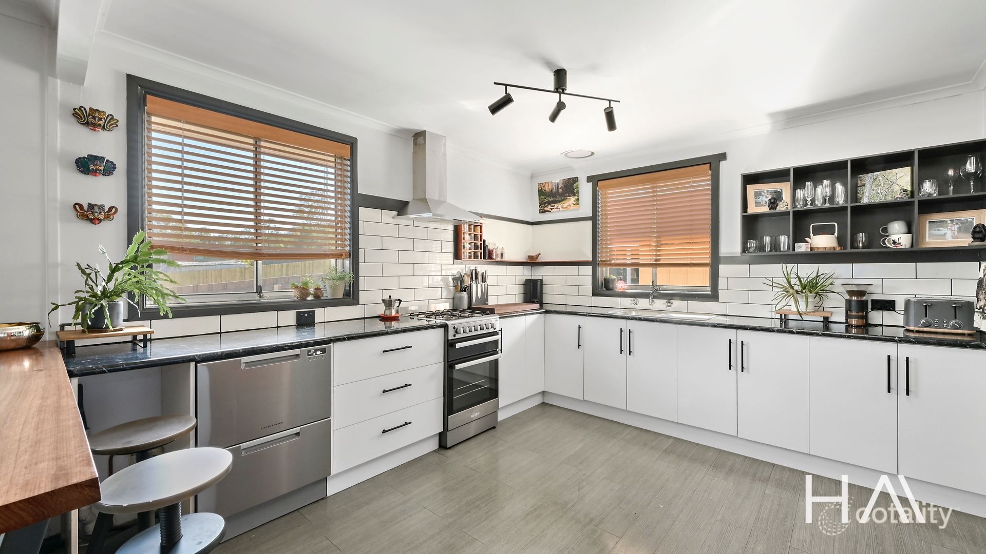 6 Pioneer Pde, Ravenswood, TAS 7250