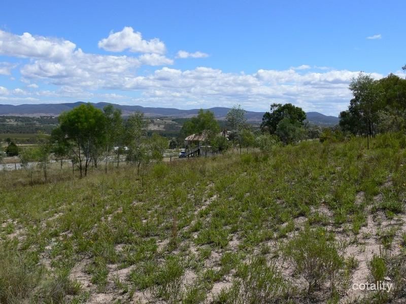 64 Rees Rd, Ballandean, QLD 4382