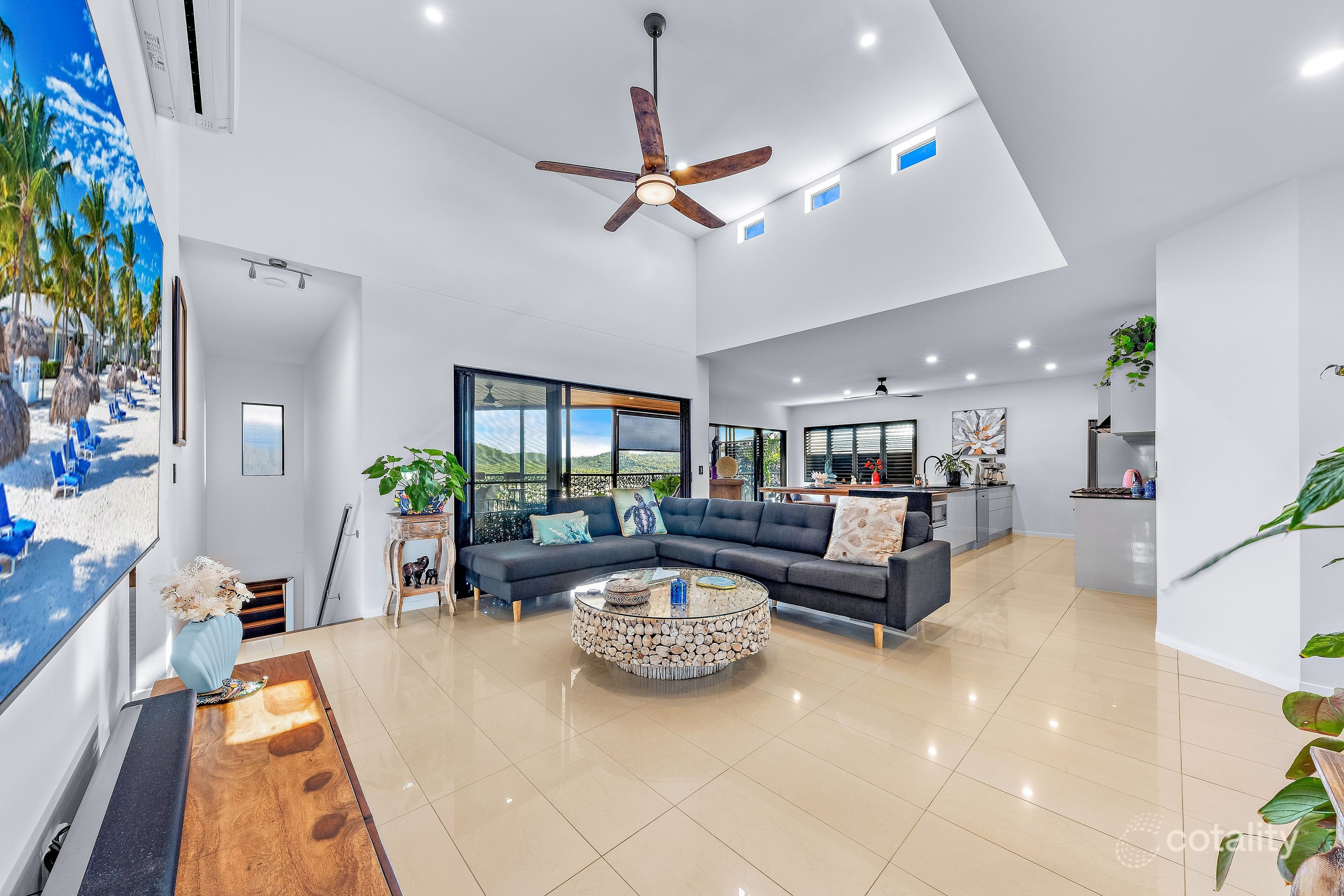 16 Whitehaven Cres, Cannonvale, QLD 4802