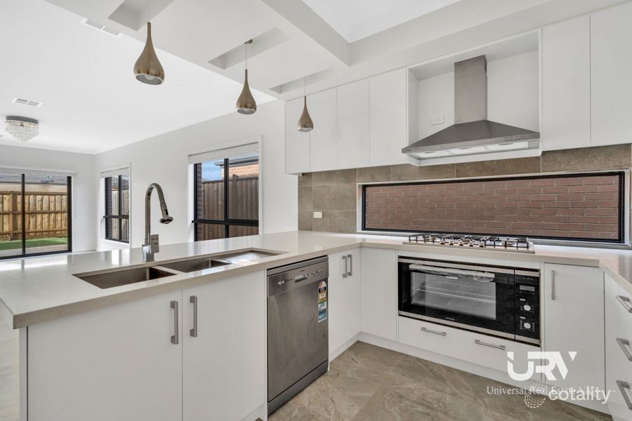 24 Railway Ave, Donnybrook, VIC 3064