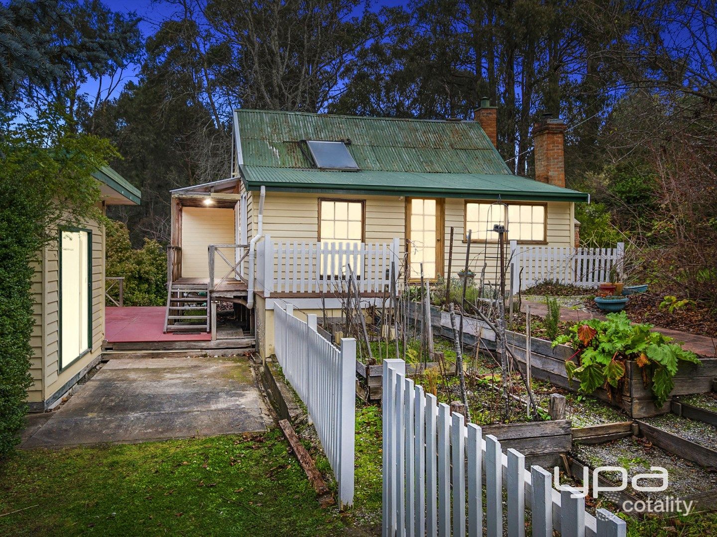 6 Whalebone Rd, Blackwood, VIC 3458