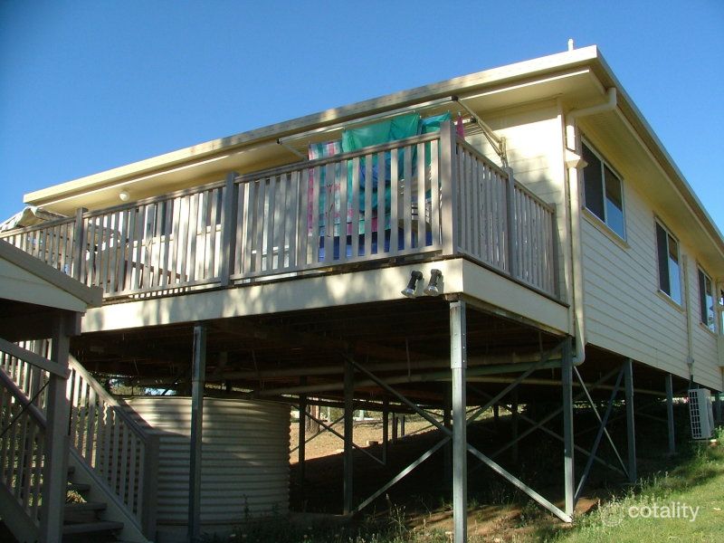 20 Deakin Cres, Nanango, QLD 4615