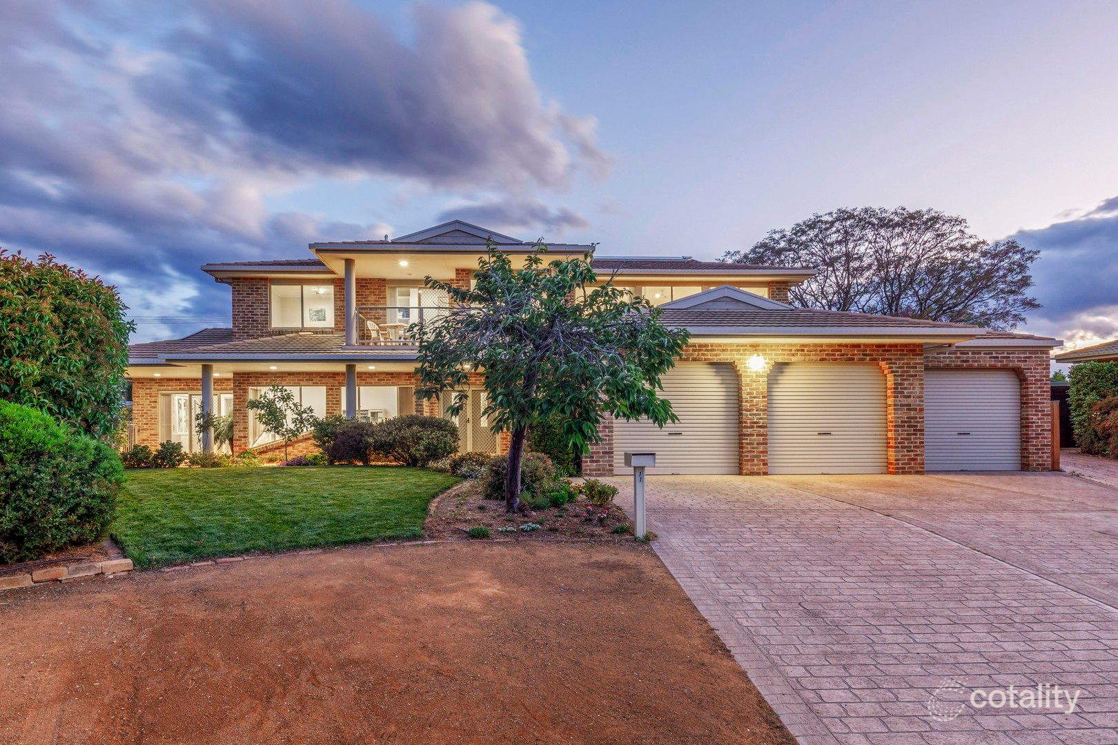 11 Punch Pl, Monash, ACT 2904