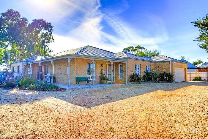 384 Cummins Rd, Miners Rest, VIC 3352