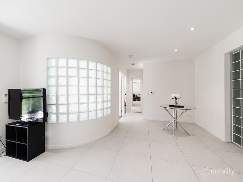 2/2 Little Bennett St, Norman Park, QLD 4170