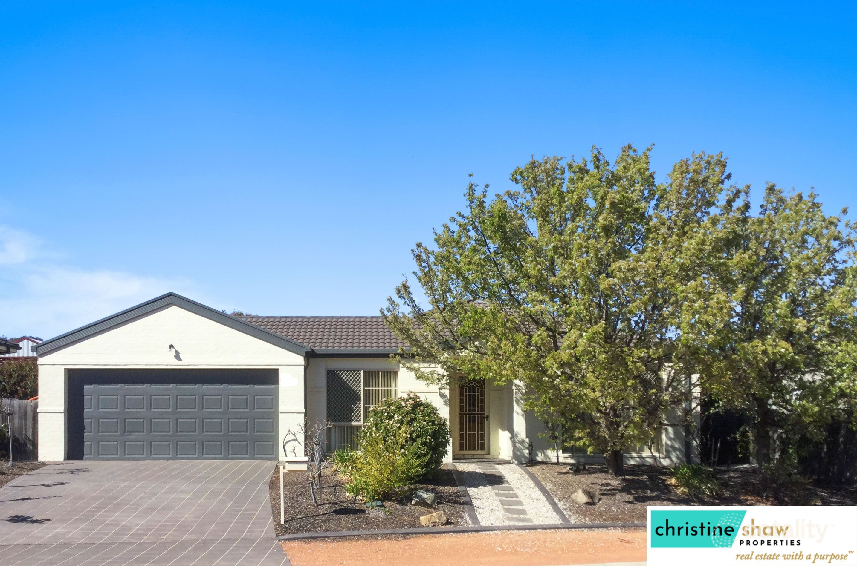 215 Halloran Dr, Jerrabomberra, NSW 2619