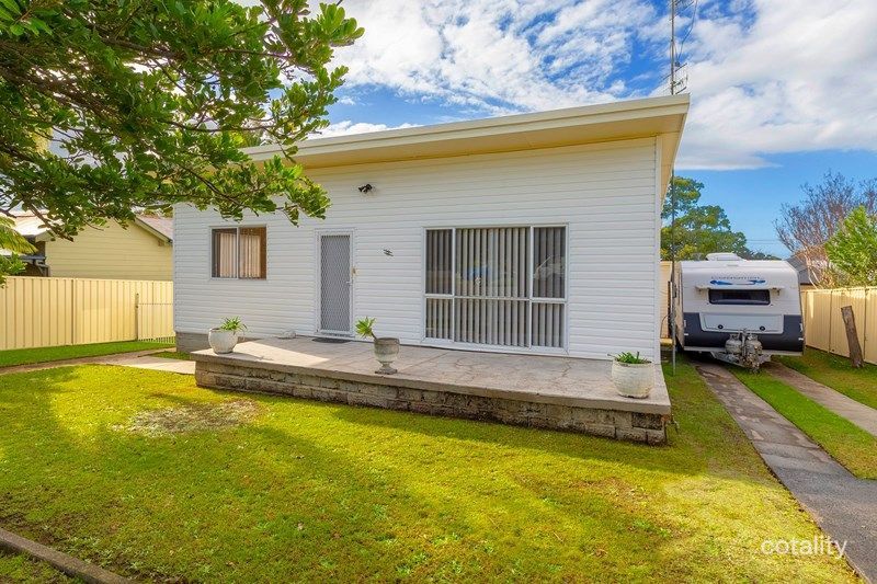 18 South St, Killarney Vale, NSW 2261