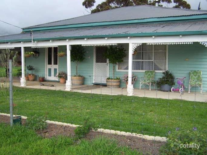 6 Railway Ave, Harrismith, WA 6361