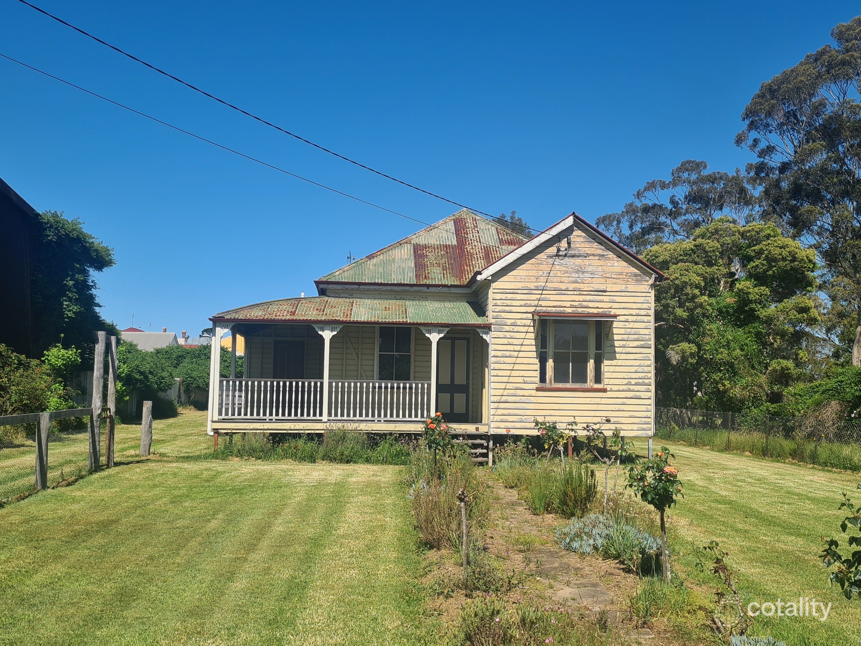 19 Esk St, Crows Nest, QLD 4355