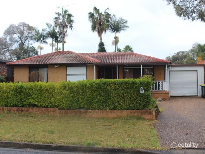 30 Bensbach Rd, Glenfield, NSW 2167