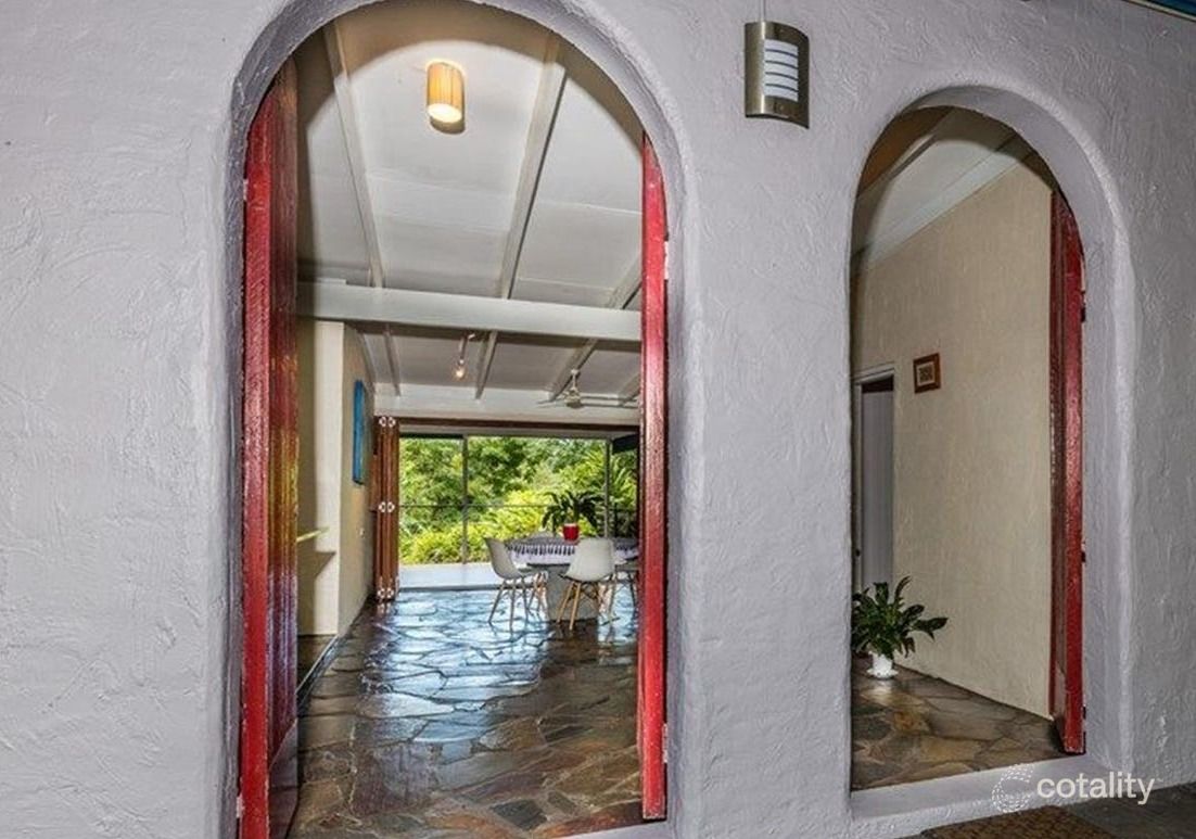 6 Stoney Creek Rd, Kamerunga, QLD 4870