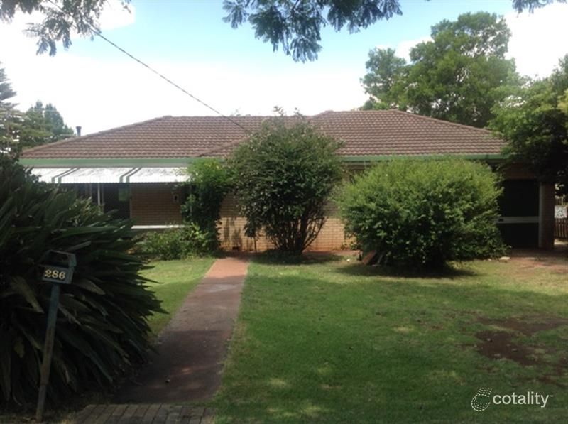 286 West St, Kearneys Spring, QLD 4350