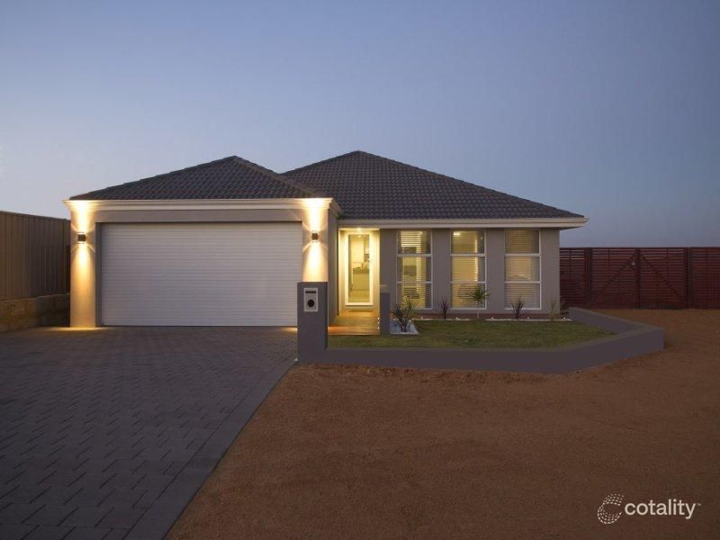 18 Shamrock St, Wandina, WA 6530