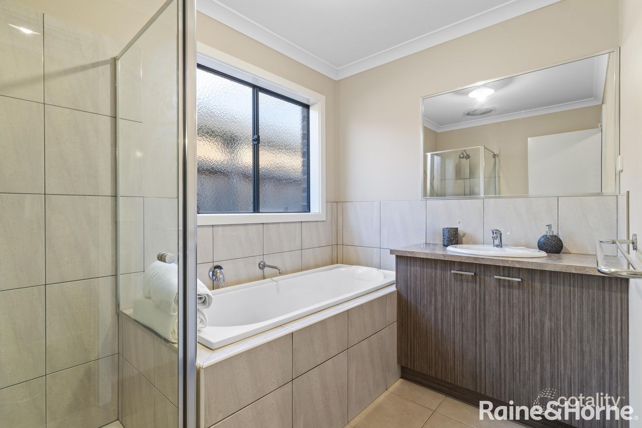 4 Sherford Way, Weir Views, VIC 3338