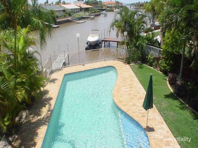 32 Cockleshell Ct, Runaway Bay, QLD 4216