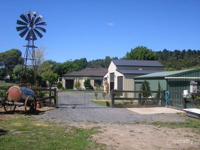 1 Farnham Rd, Healesville, VIC 3777