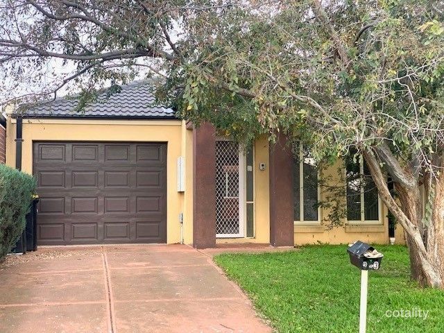 2/3 Balmoral Cl, Hillside, VIC 3037