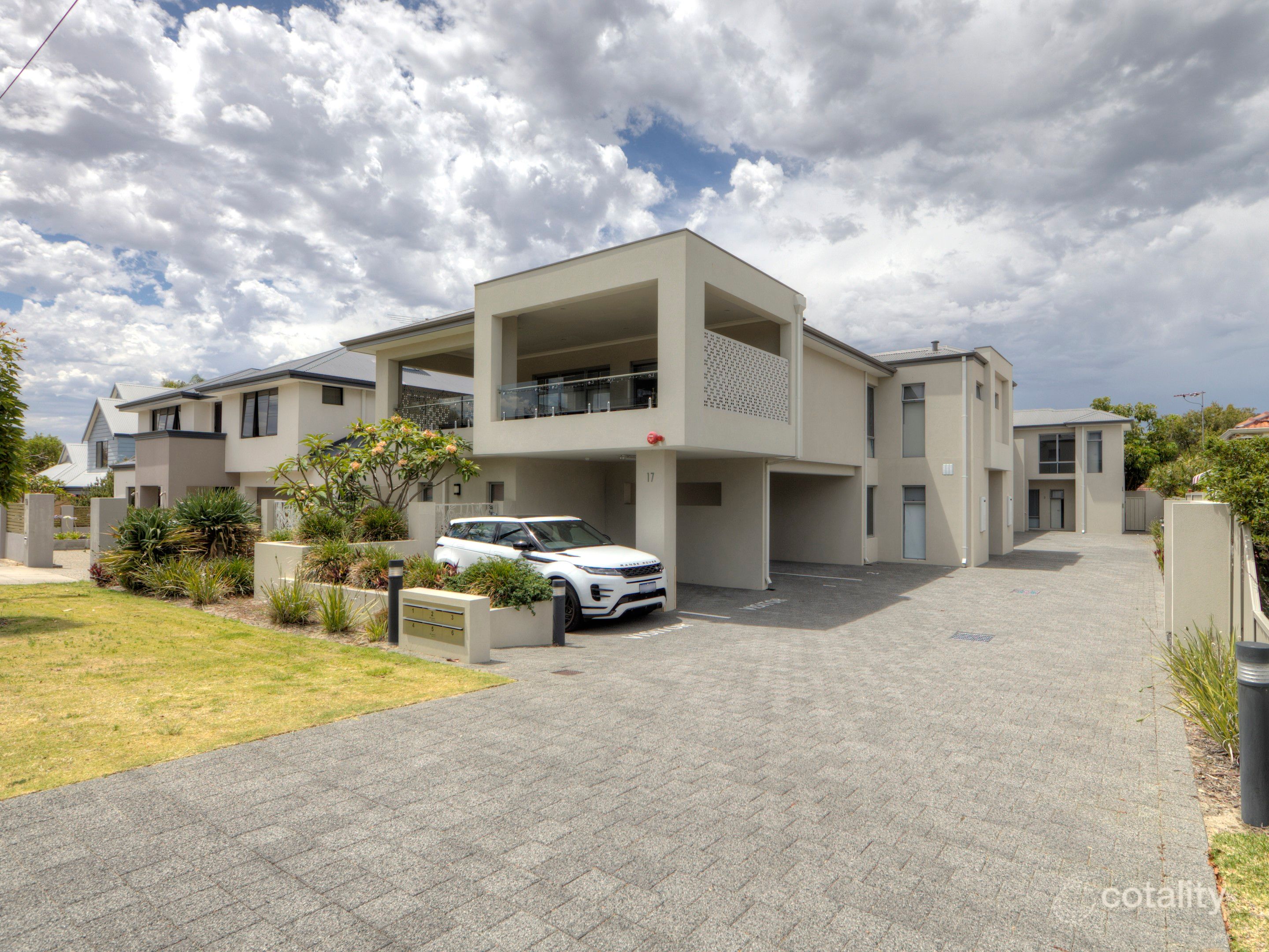 2/17 Sykes Ave, Innaloo, WA 6018