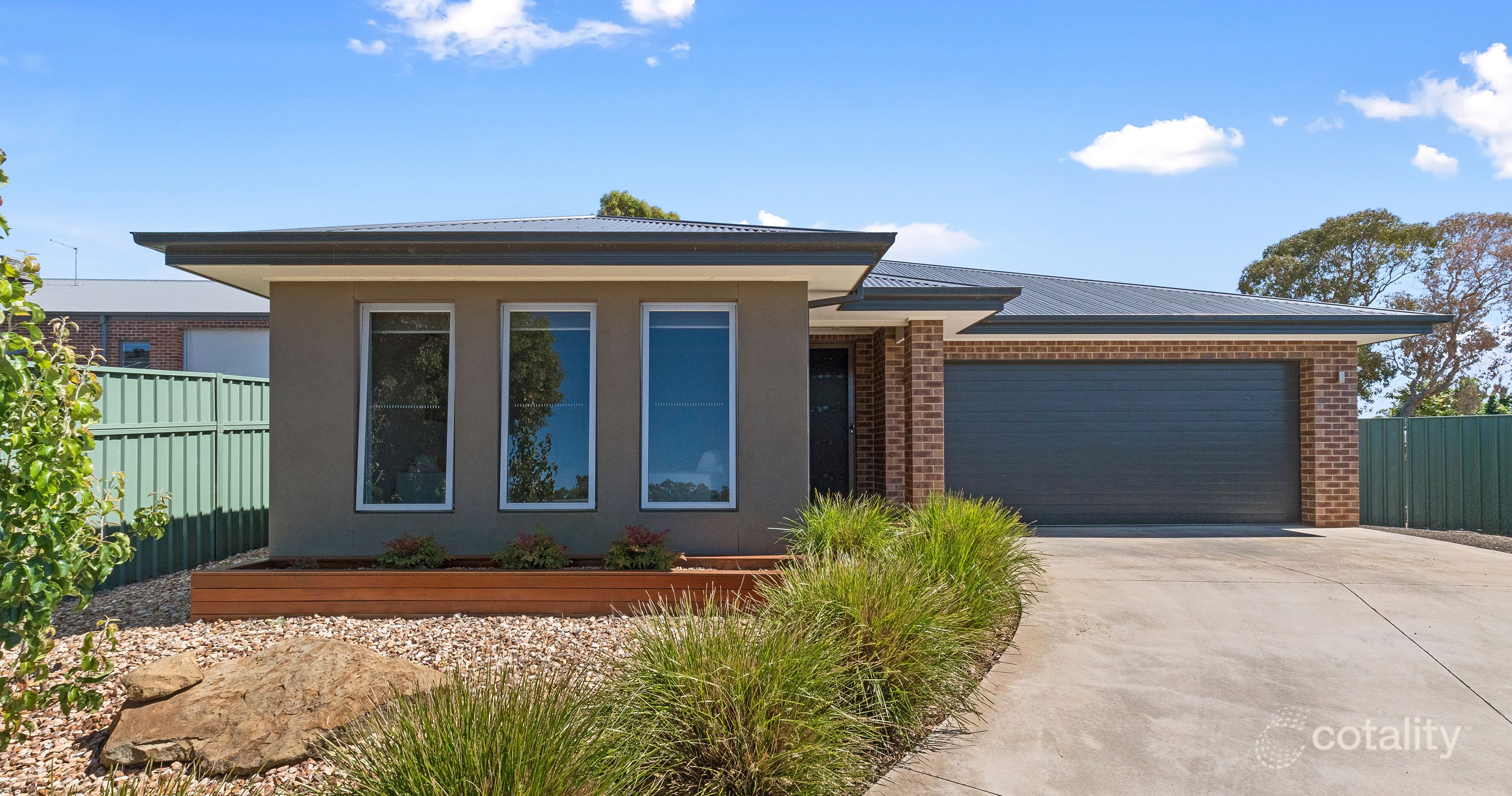 2 Valiant Ct, Golden Square, VIC 3555