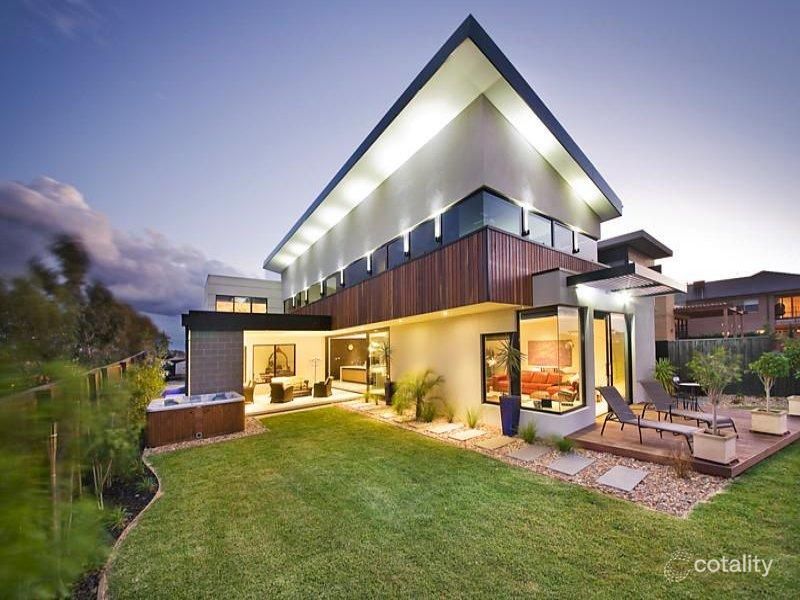 8 Portland Pl, Waterways, VIC 3195