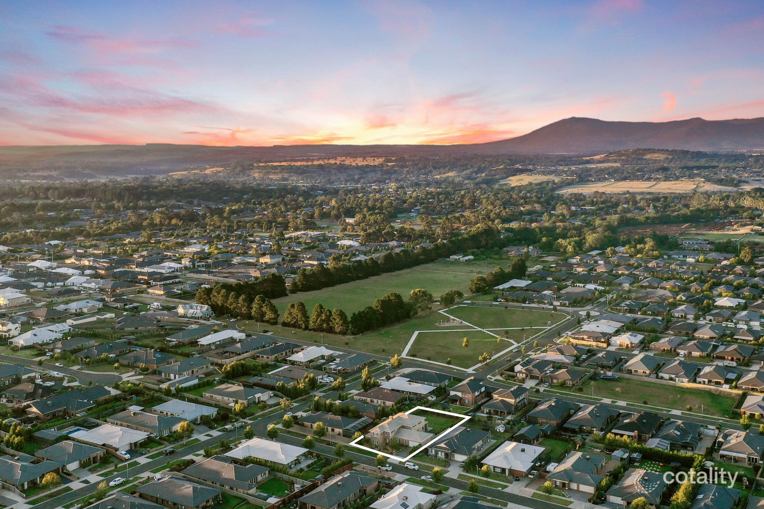 24 Hurst St, Gisborne, VIC 3437