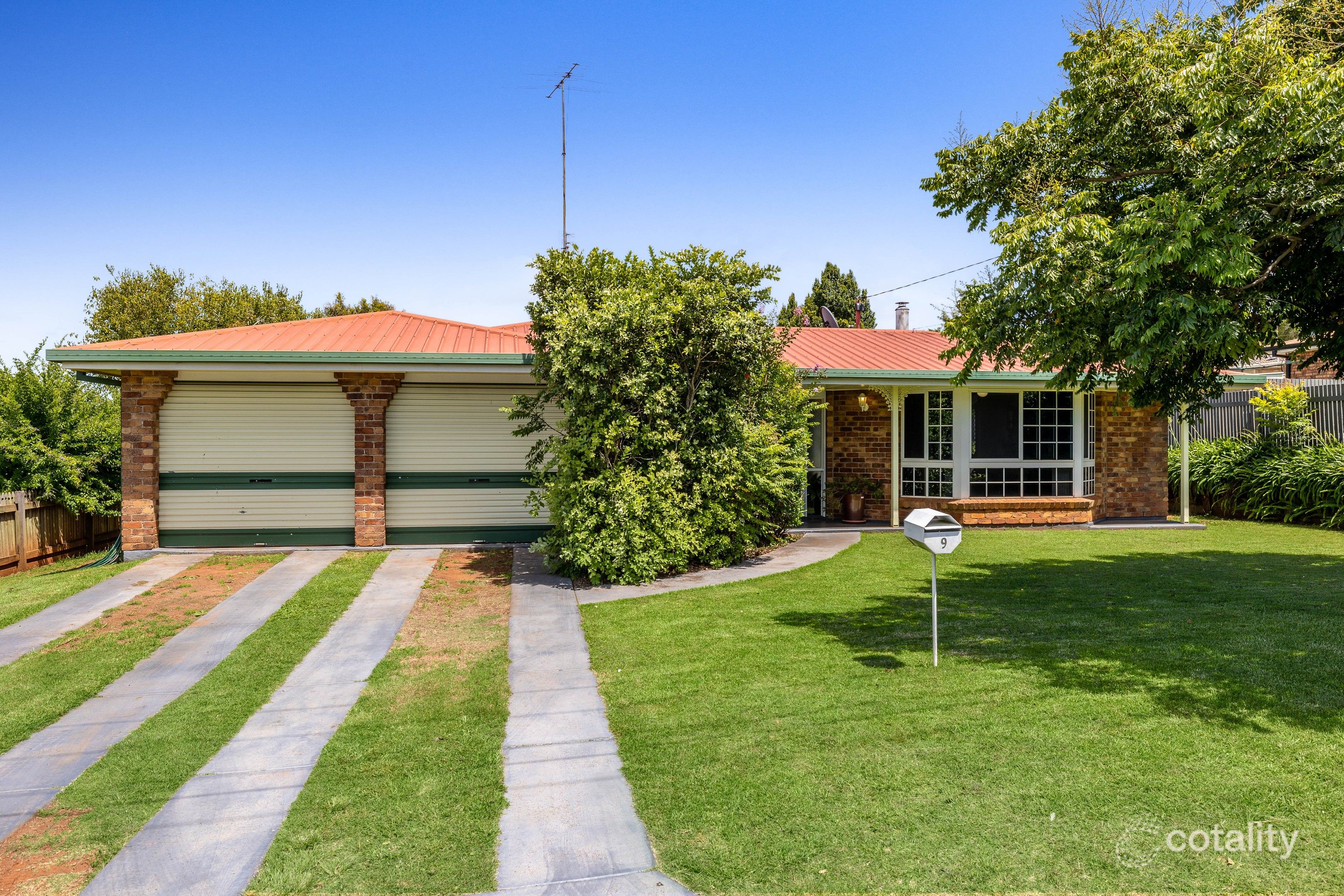 9 Melway Cres, Harristown, QLD 4350