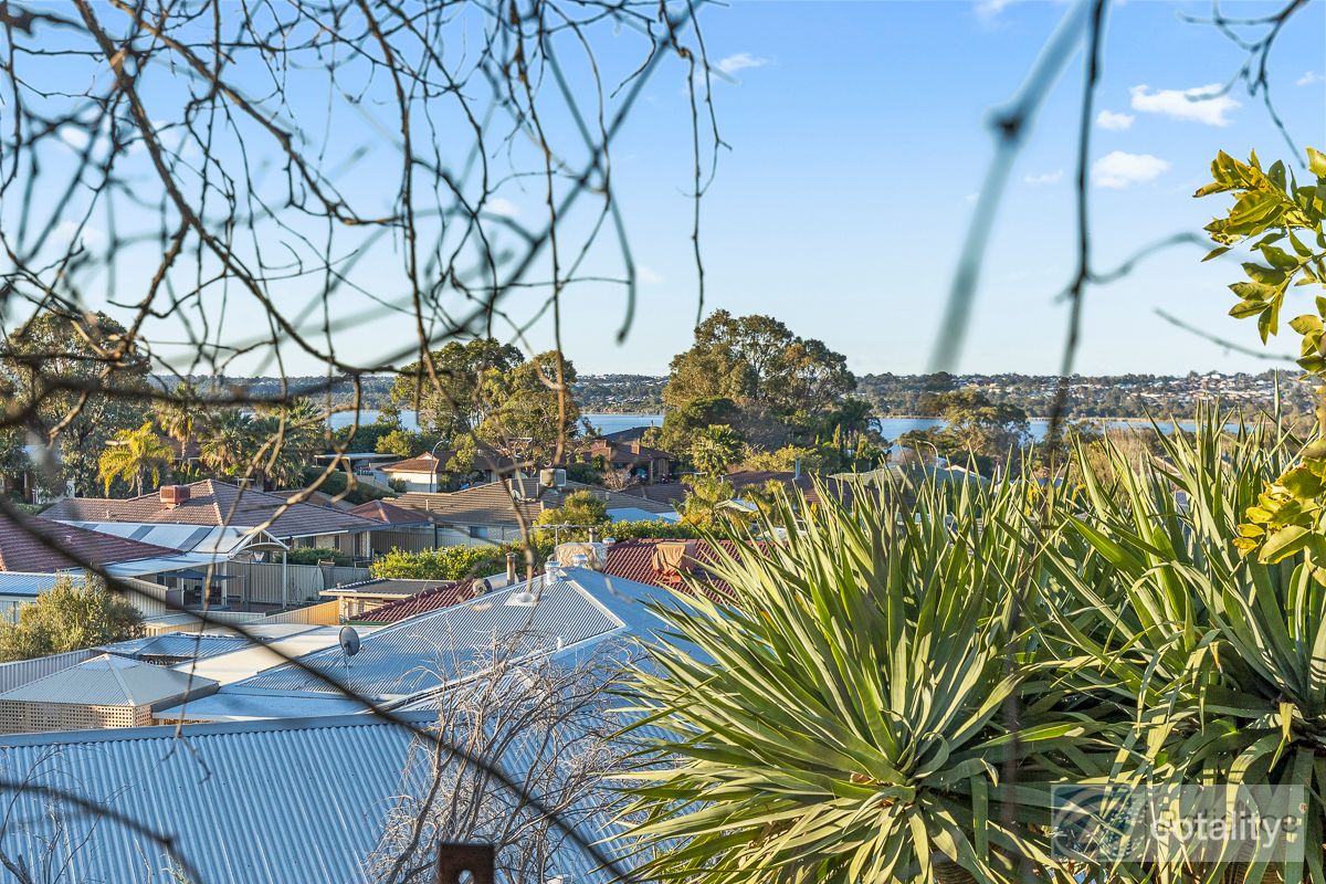 31 Cliffside Trl, Edgewater, WA 6027