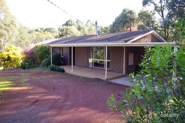 4 Hoburd Dr, Woodend, VIC 3442