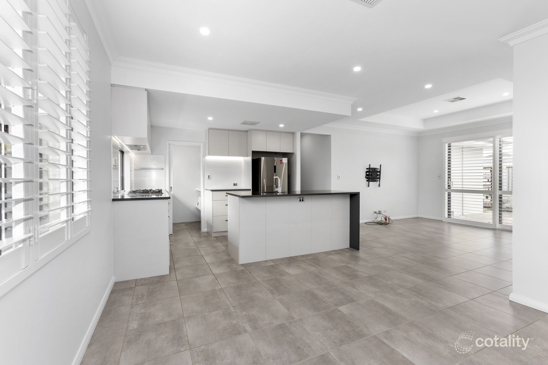 20 Fiore Ct, Lake Coogee, WA 6166
