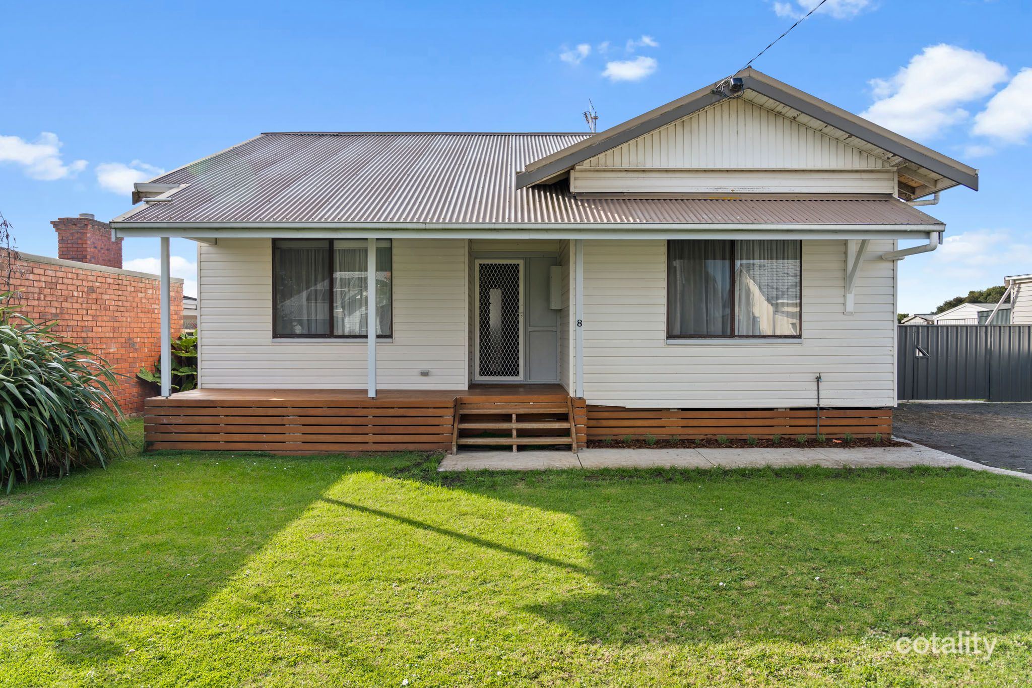 8 Ziegler Pde, Allansford, VIC 3277