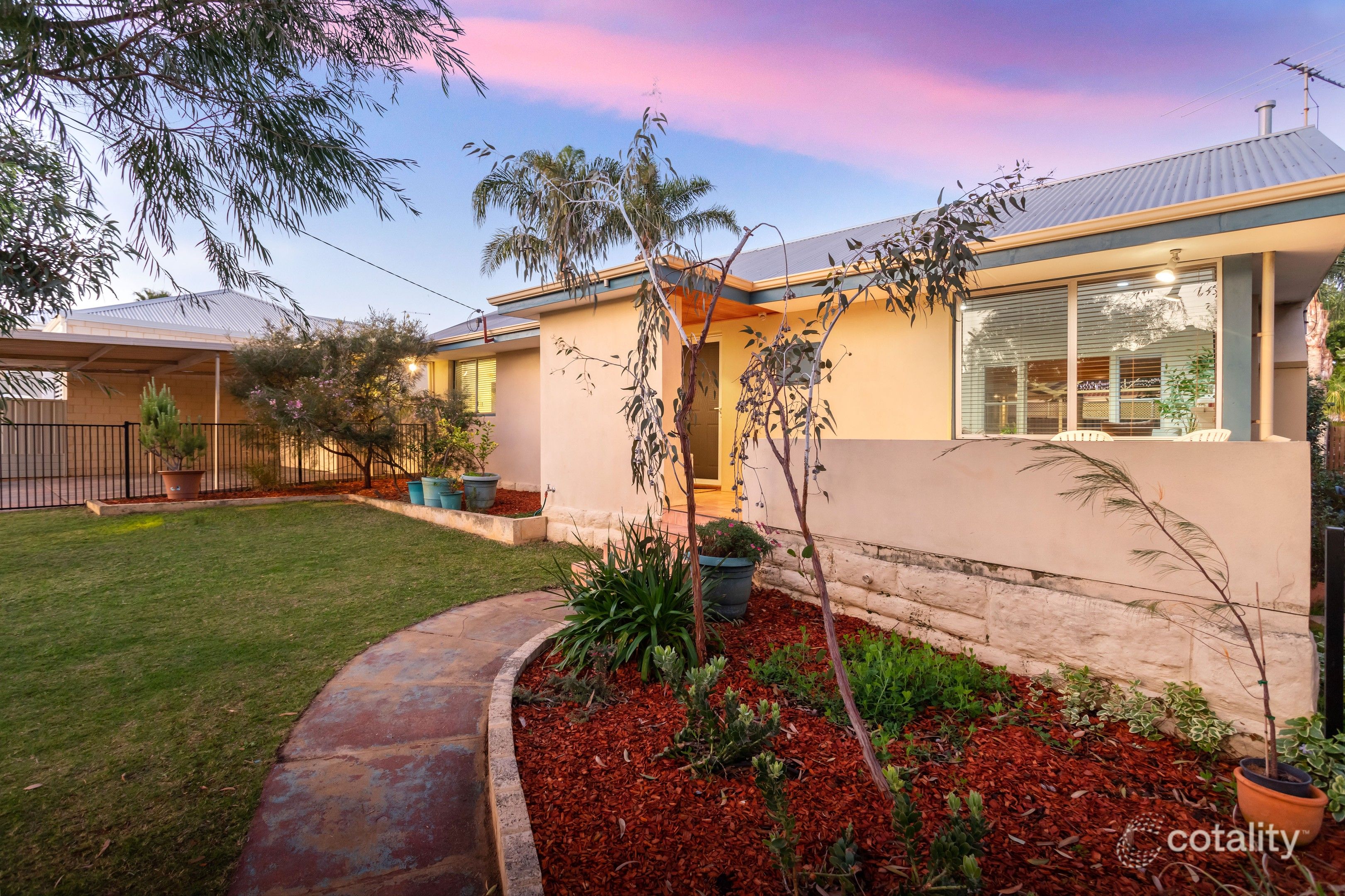 44a Deanmore Rd, Scarborough, WA 6019