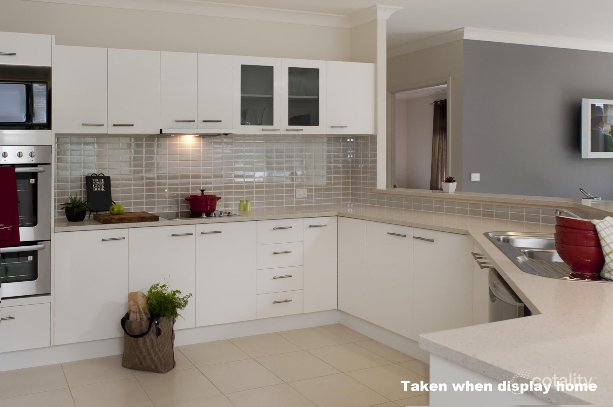 2 Peninsula Dr, North Batemans Bay, NSW 2536