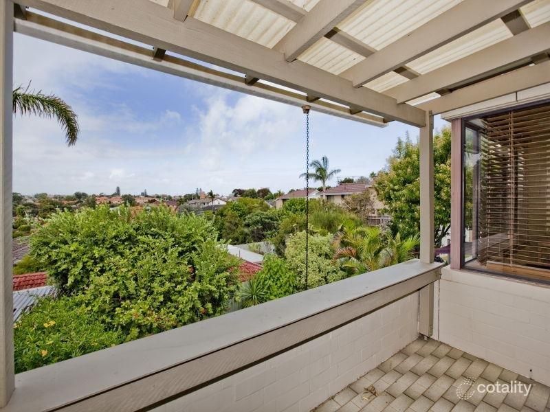 7/3 Alga St, Scarborough, WA 6019