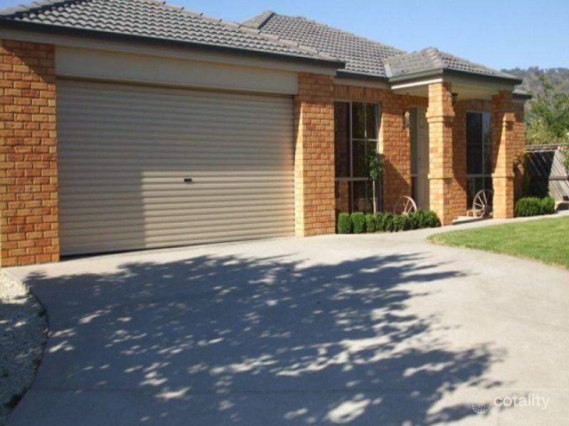 27 Ambrose Cres, West Wodonga, VIC 3690