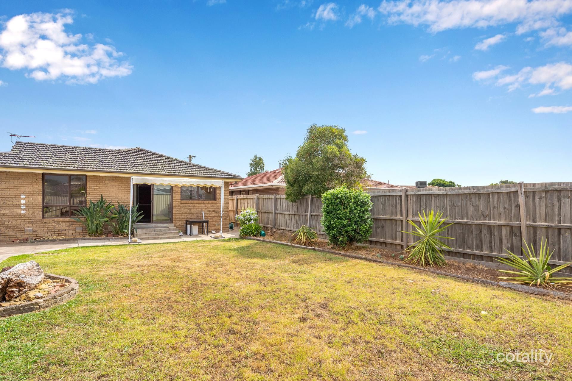 6 Clowes St, Melton South, VIC 3338