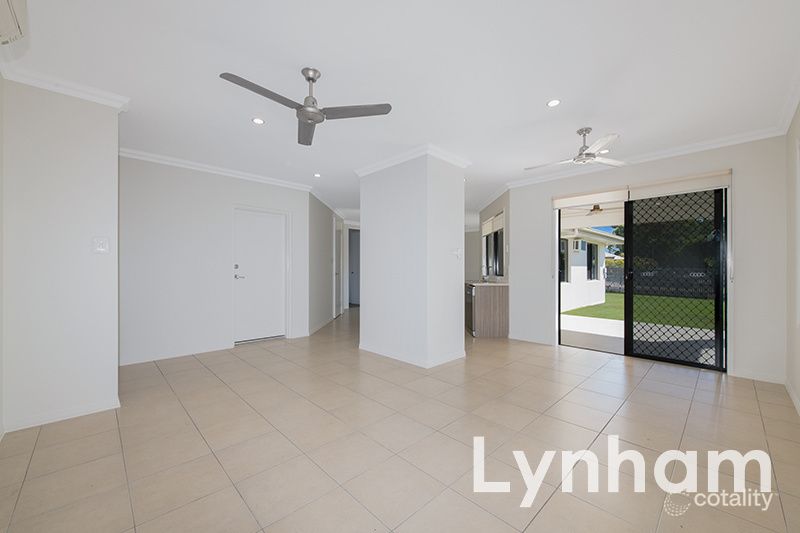 1 Lochern Way, Bushland Beach, QLD 4818