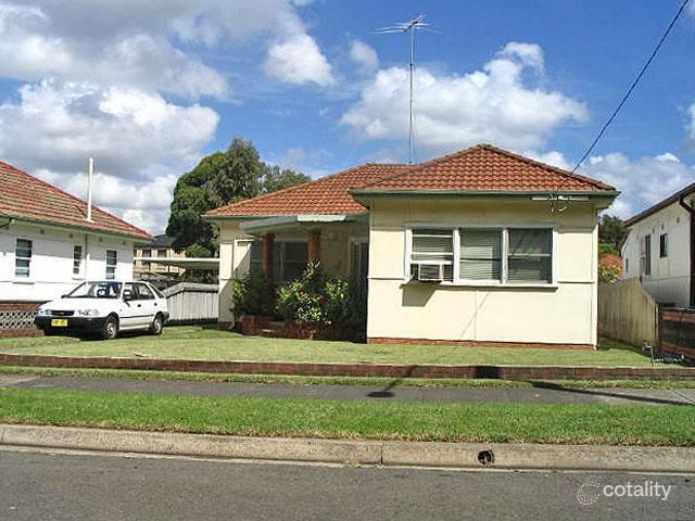 15 Ecole St, Carlton, NSW 2218