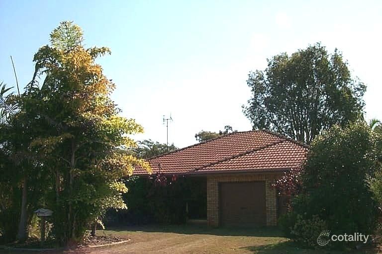 8 Pebble Ct, Torquay, QLD 4655