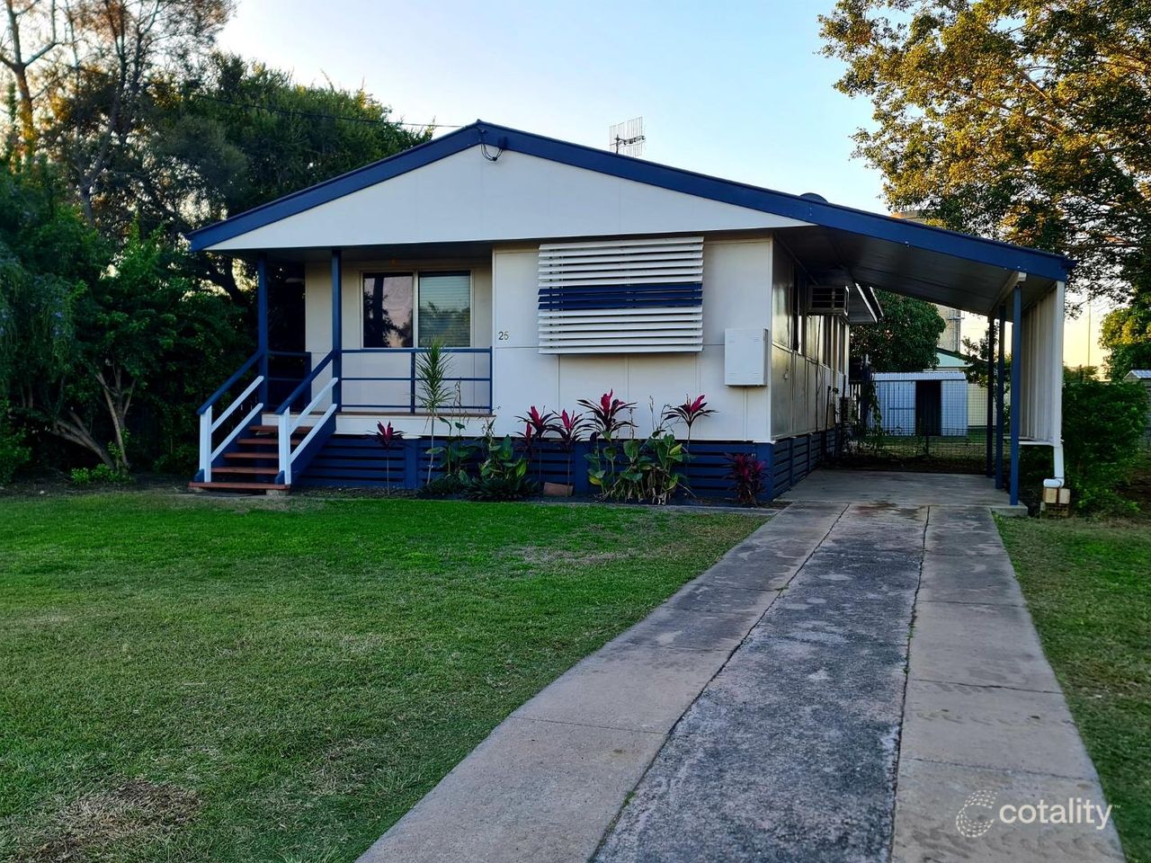 25 Stephenson St, Moura, QLD 4718