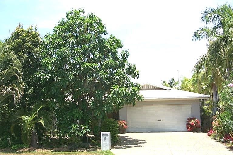 17 Lambus St, Palm Cove, QLD 4879
