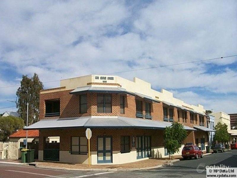 93 George St, East Fremantle, WA 6158