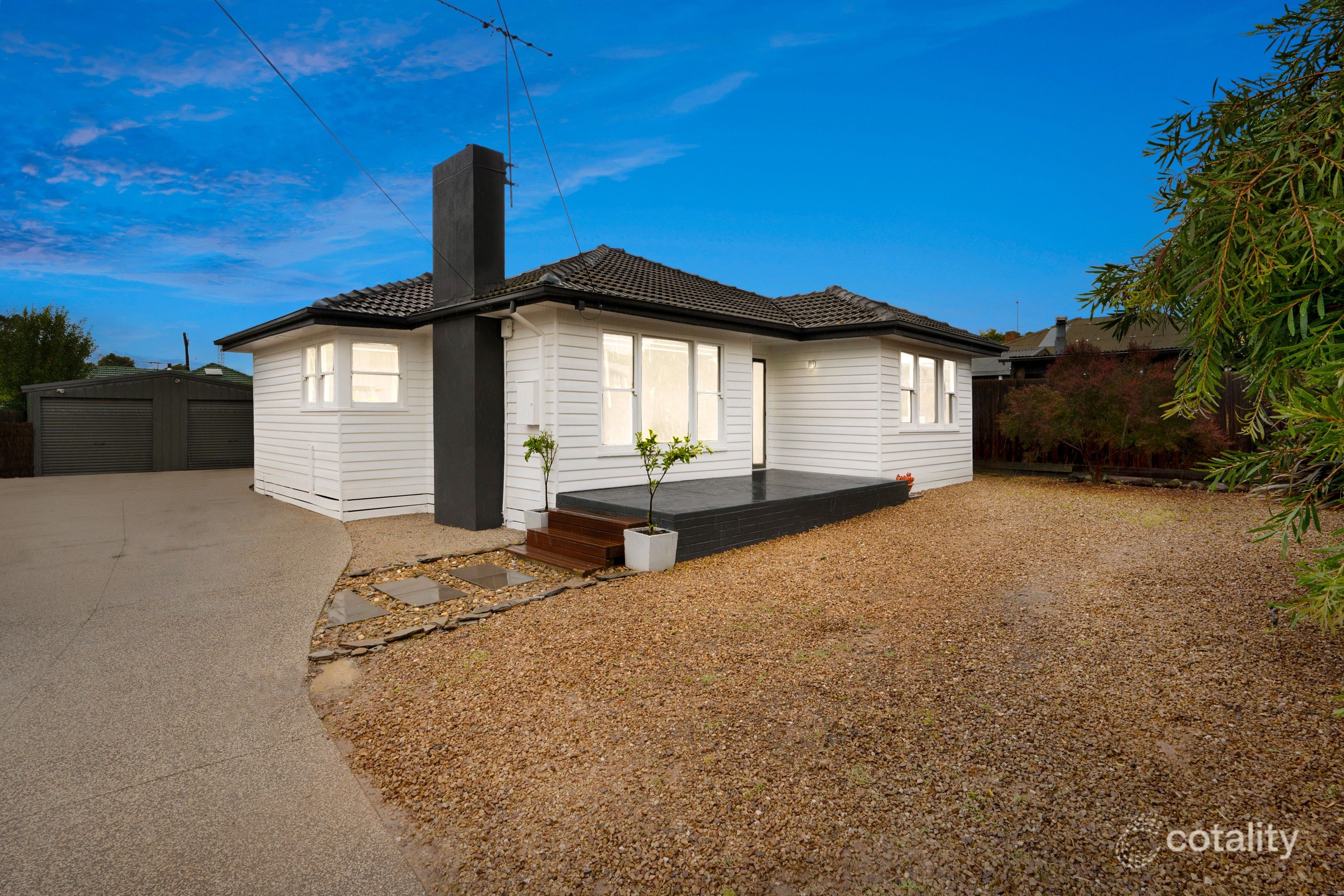 2 Joyce Pde, Herne Hill, VIC 3218