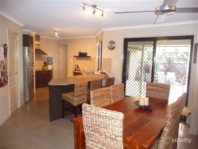 19 Oak St, Cooroy, QLD 4563