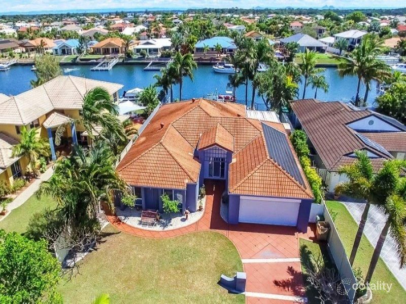 18 Topsail Cct, Banksia Beach, QLD 4507