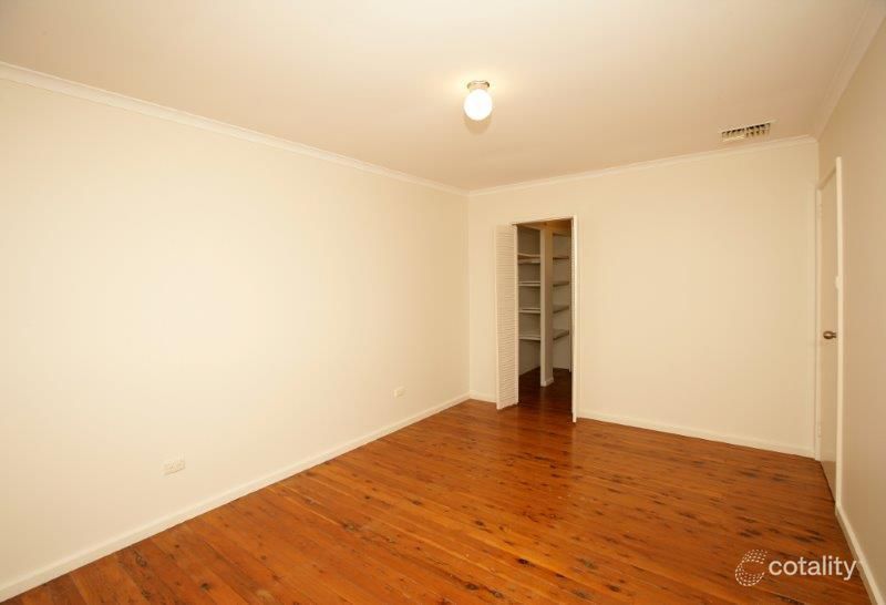 9 Avon Ave, Lake Albert, NSW 2650